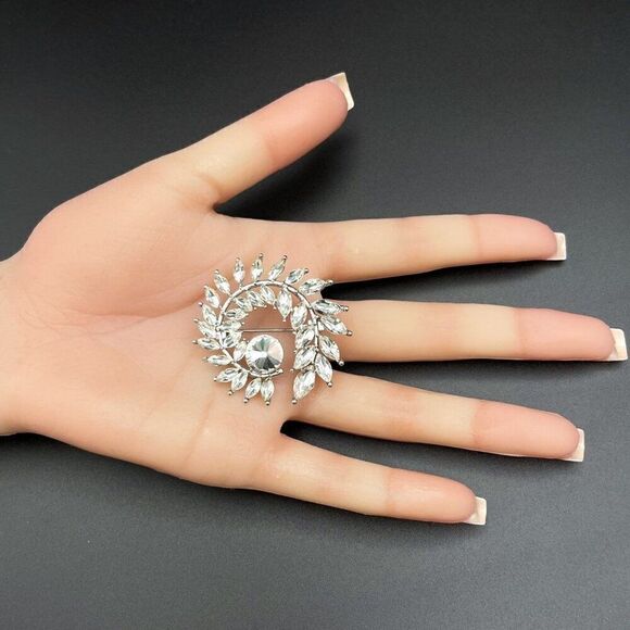 Silver with White Diamond Crystal Floral Leaf Wreath Pin Back Brooch - Picture 8 of 8